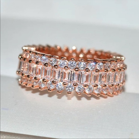 925 STERLING SILVER ENGAGEMENT RING, CUTE RING, SHINY RING. - Picture 3 of 3